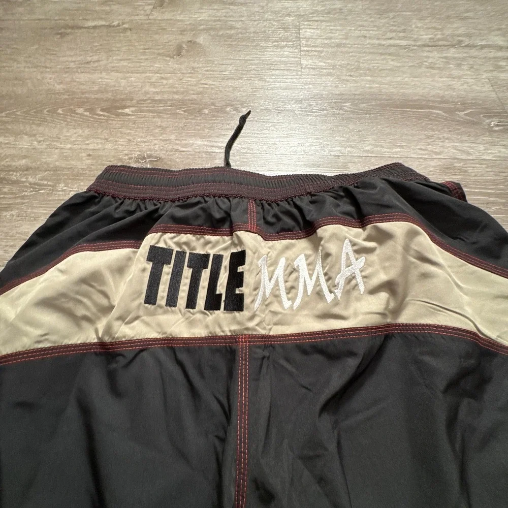 TITLE MMA Shorts Mens Large Black Fighting Performance Training Martial Arts
